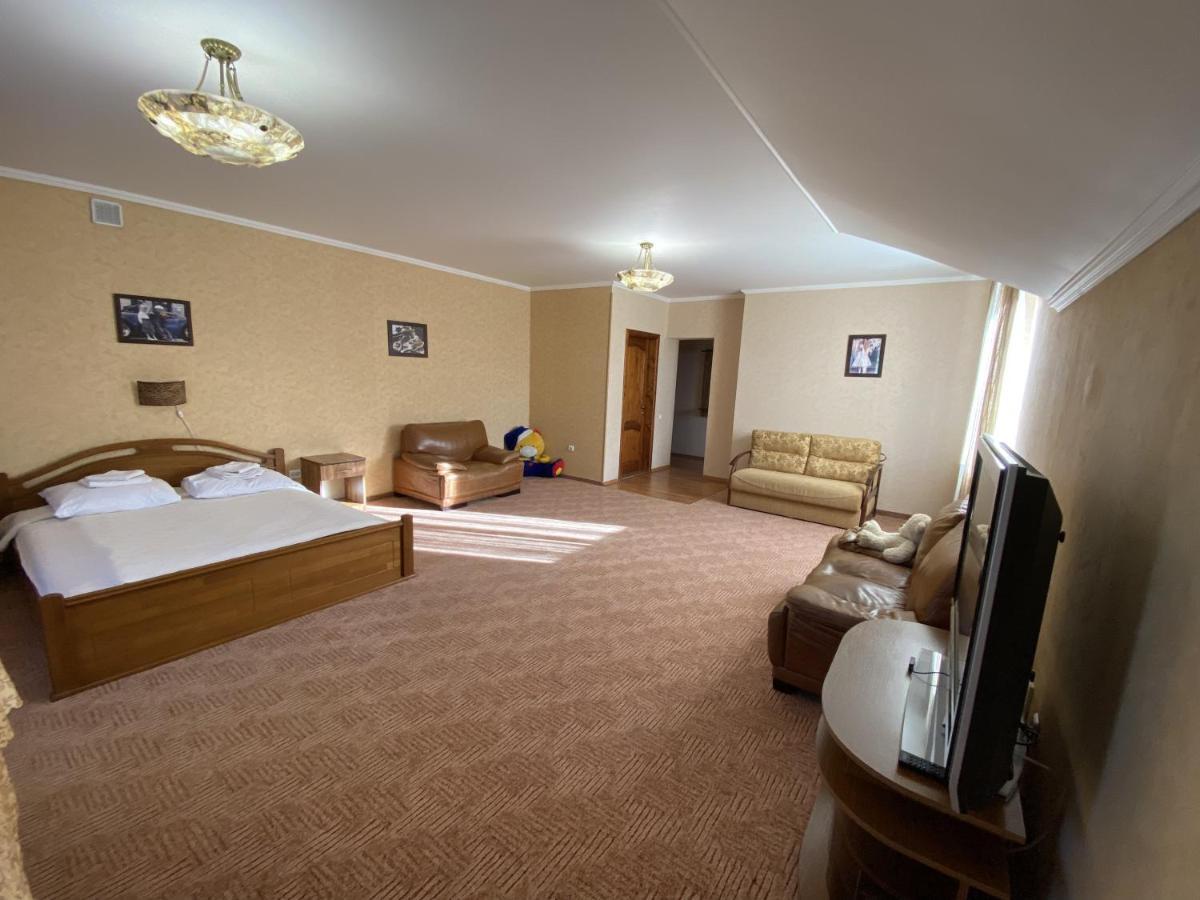 Edelweiss Hotel Polyana  Ngoại thất bức ảnh